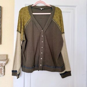 ❌SOLD❌POL Beige Waffle Knit Top with Moss Color Hanger Accent